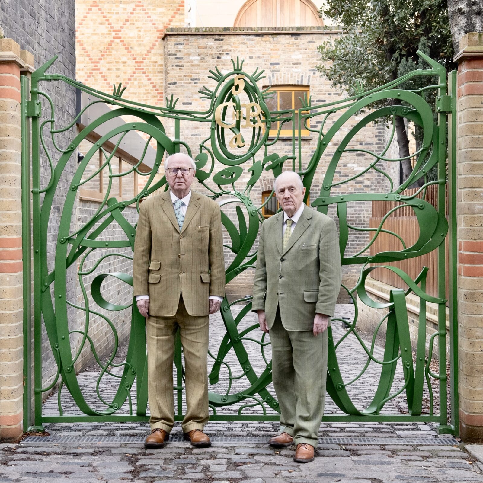 G&G AT THE GATES TO THE CENTRE